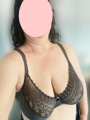 mommy was horny and sent a selfie