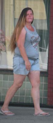 Nice flabby belly street girl slut in tee and cutoffs