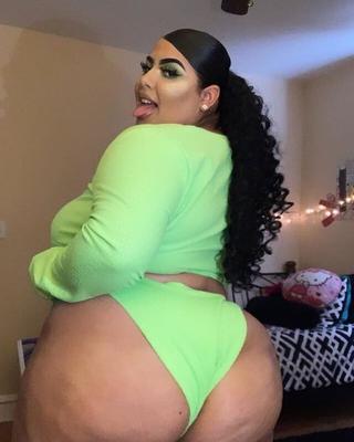 Amateur SUPER-THICK SEXY BBW LATINA