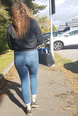 Chubby Teens culo en jeans azules sincero