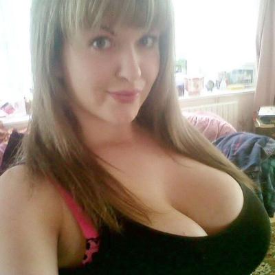 Hermosa BBW con enormes tetas NN