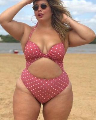 Plus Sized Models - Fluvia Lacerda