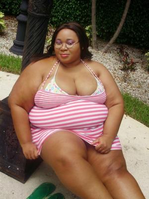 SSBBW ébène en bikini