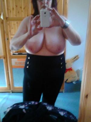 BIG TIT BBW FEMME SALOPE ALLEMANDE ATTACHÉE ET UTILISÉE