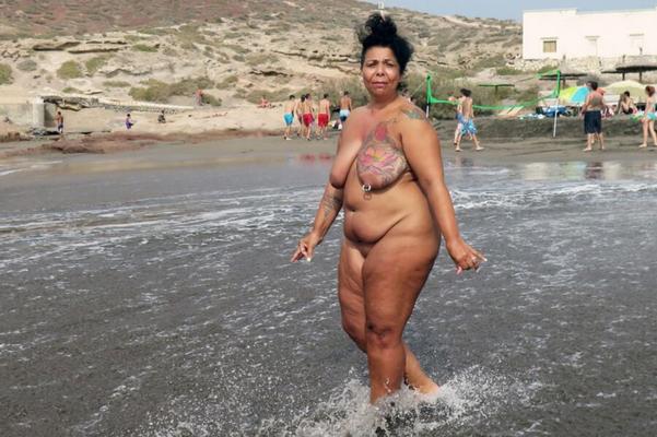 Susana Martin Cabrera – Wal am Strand