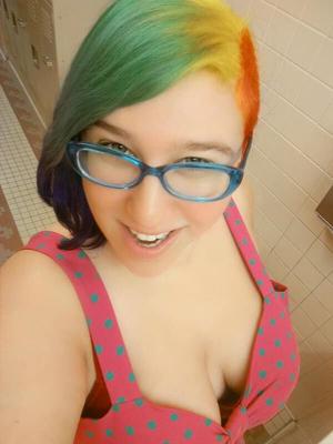 Regenbogenhaariges Camgirl