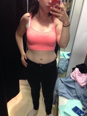 Orangefarbenes Crop-Top