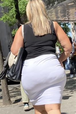 PAWG in the street