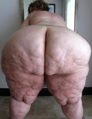 BBW / SSBBW estica a bunda e a buceta pronta para o cachorrinho