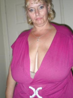 Mamie aux gros seins