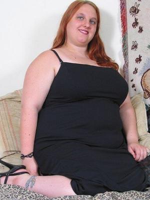 BBW Pálida Ruiva Posando