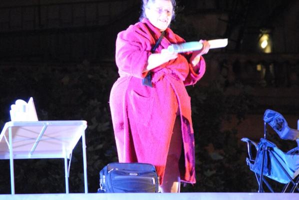 Suzanne Piper [vieja noche húmeda en Trafalgar Square]