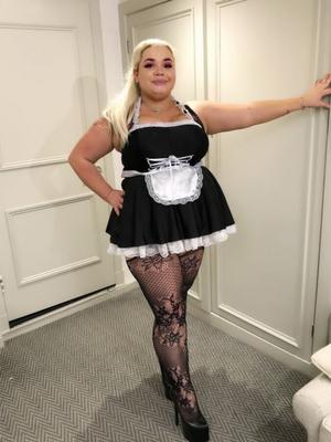 Saskia Squirts Maid outfit