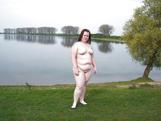 Suave BBW desnuda al aire libre