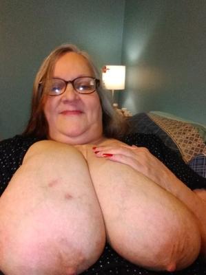 Amazing boobs on this bbw granny