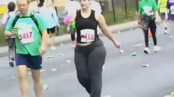 Corredor de maratón de spandex PAWG maduro y grueso sincero