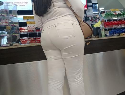 Grande Incrível Bunda Vestida De Branco