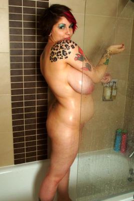 Dors Feline shower time