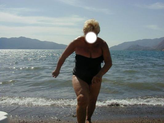 MOTHER AUDITIONS FOR NEW BAYWATCH