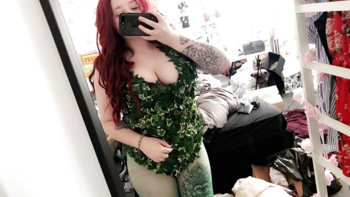 Vollbusige britische BBW Cosplay Chav