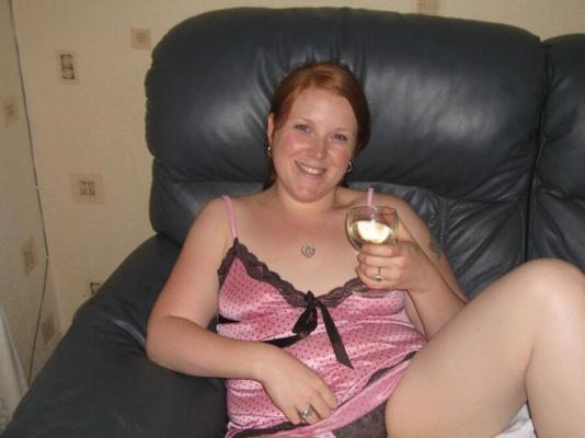 Chubby redhead amateur in her Knickers