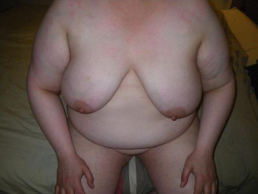 Meine BBW mit Babyöl und meinem Sperma auf ihrem Bauch