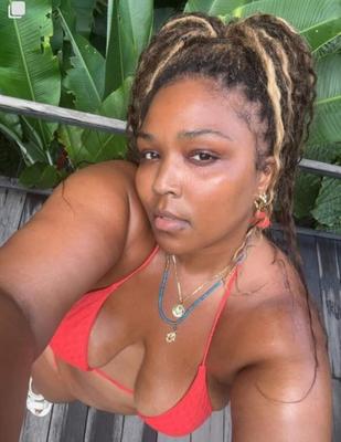 More Hot LIZZO 