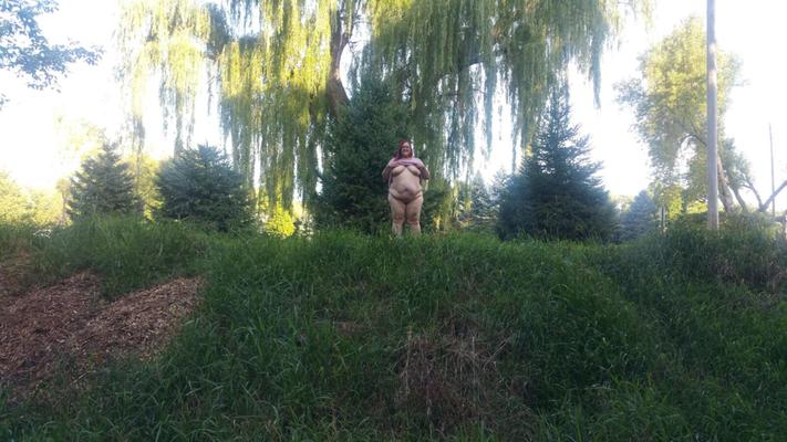 BBW mocosa PoppyJay INTERMITENTE y DESNUDANDOSE en el Parque