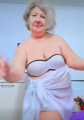 Lonely BBW Oma