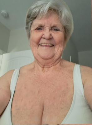 Mostrando mi gorda abuelita con la cara